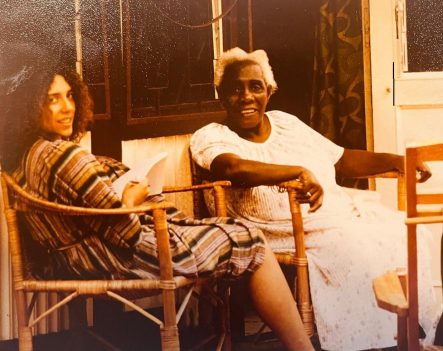 Foto: Regina Martens und Regina Bruce 1986 in Lomé, zur Verfügung gestellt von Regina Martens